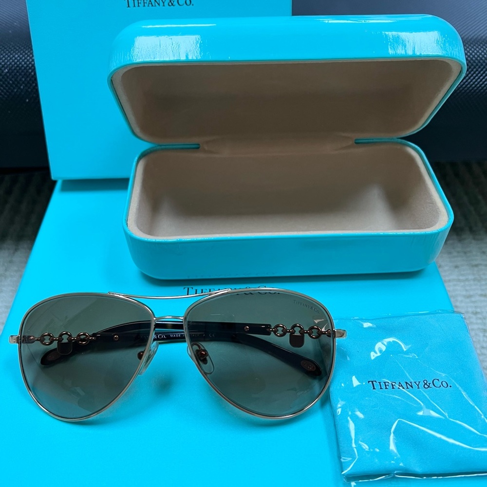 💙💙Authentic TIFFANY & CO Lock Sunglasses 💙💙